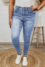 Load image into Gallery viewer, High Rise Skinny Plus Size Jeans
