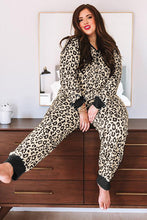 Load image into Gallery viewer, Plus Size V Neck Top And Sweatpants Lounge Set
