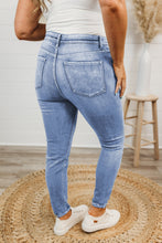Load image into Gallery viewer, High Rise Skinny Plus Size Jeans
